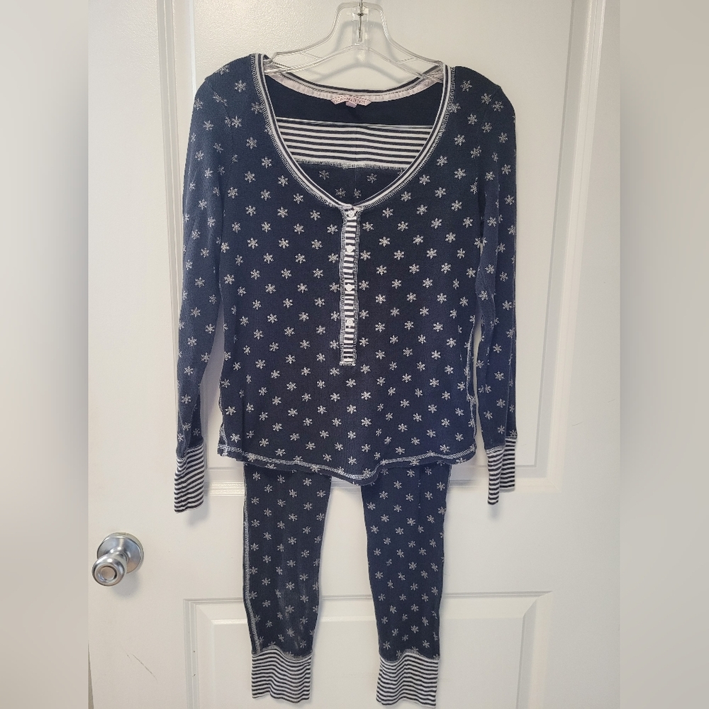 Victoria's Secret Thermal Pajama Set, Size Small, Black White Snowflakes Stripes